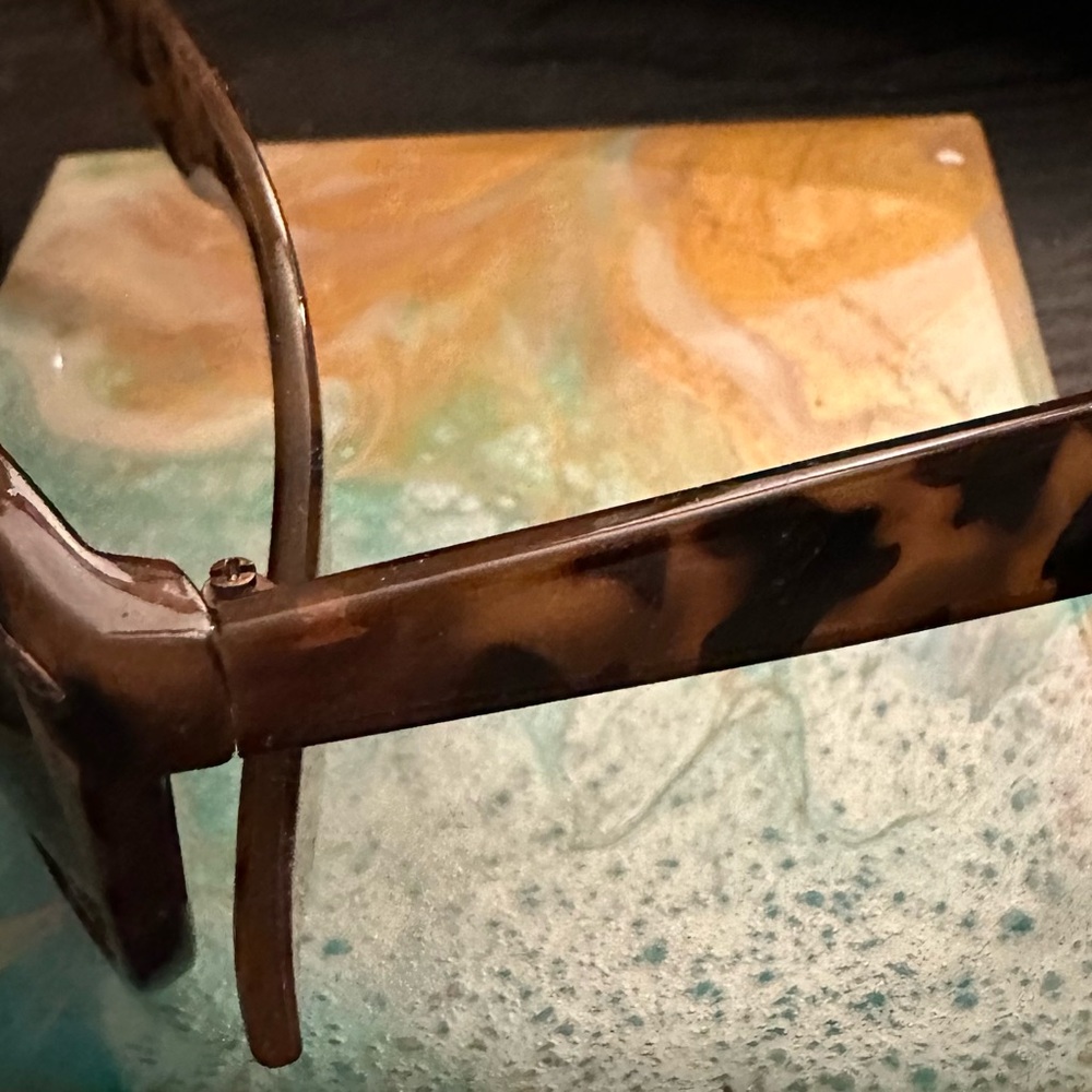 Tortoise Shell dark sunglasses - Picture 3 of 3